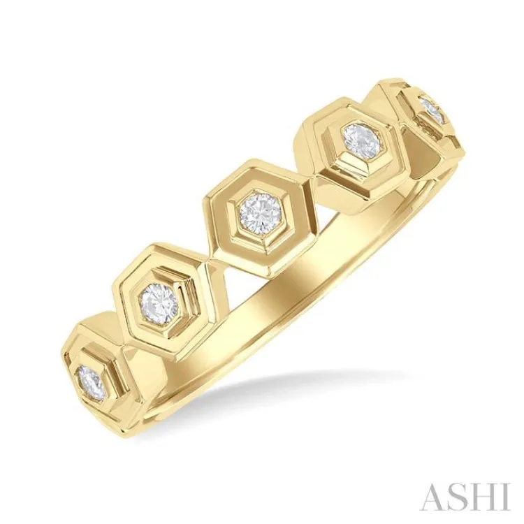 1/8 ctw Hexagon Shape Link Round Cut Diamond Fashion Ring in 14K Yellow Gold