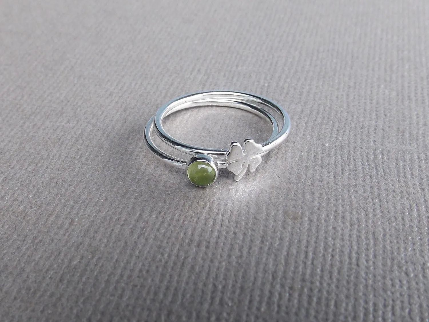 Clover & Peridot Lucky Ring Set,Minimalist Rings,Stacker Rings,Lucky Stacking Rings,Clover Jewelry Ring,Rings,Modern Minimalist Fashion