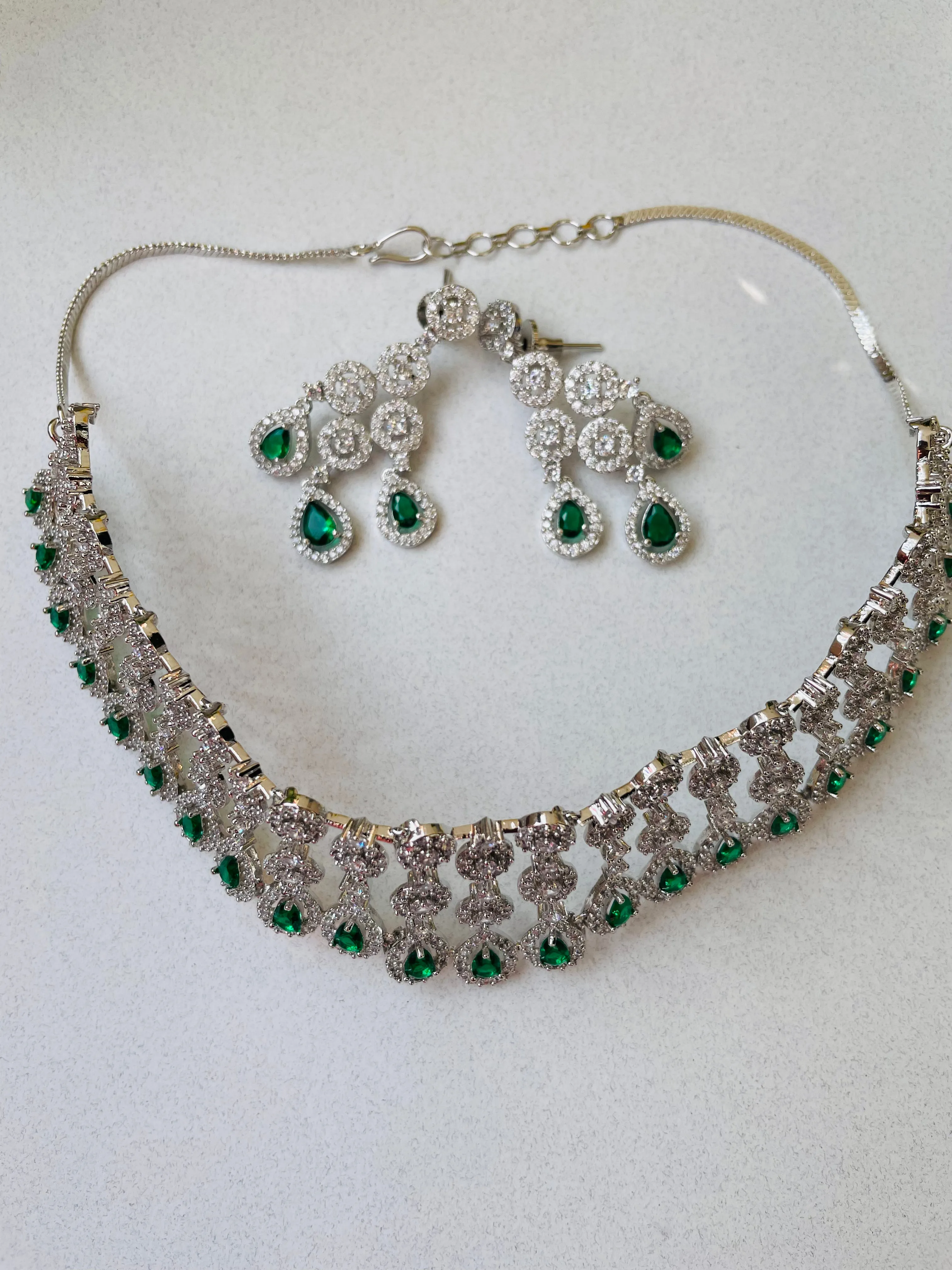 EMERALD GREEN  NECKLACE-Elegance147