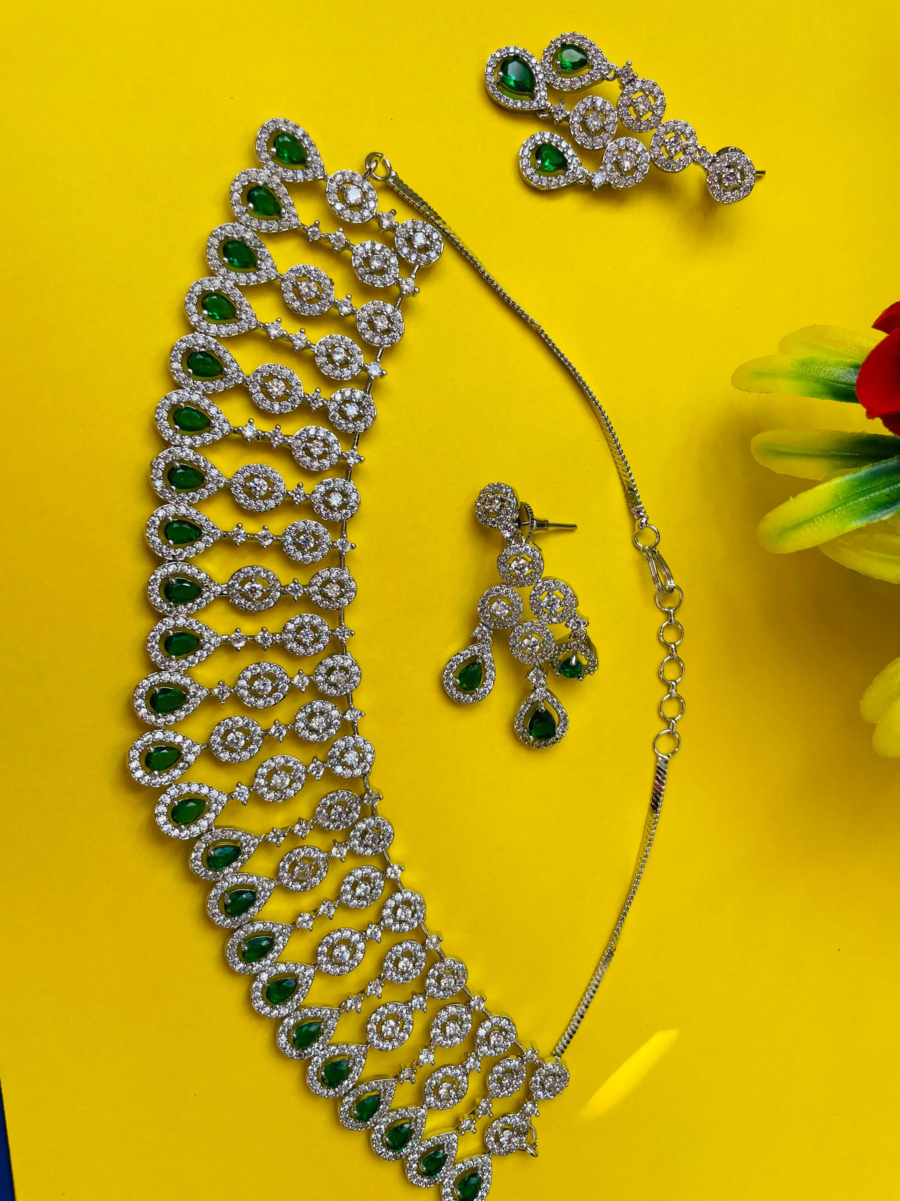 EMERALD GREEN  NECKLACE-Elegance147