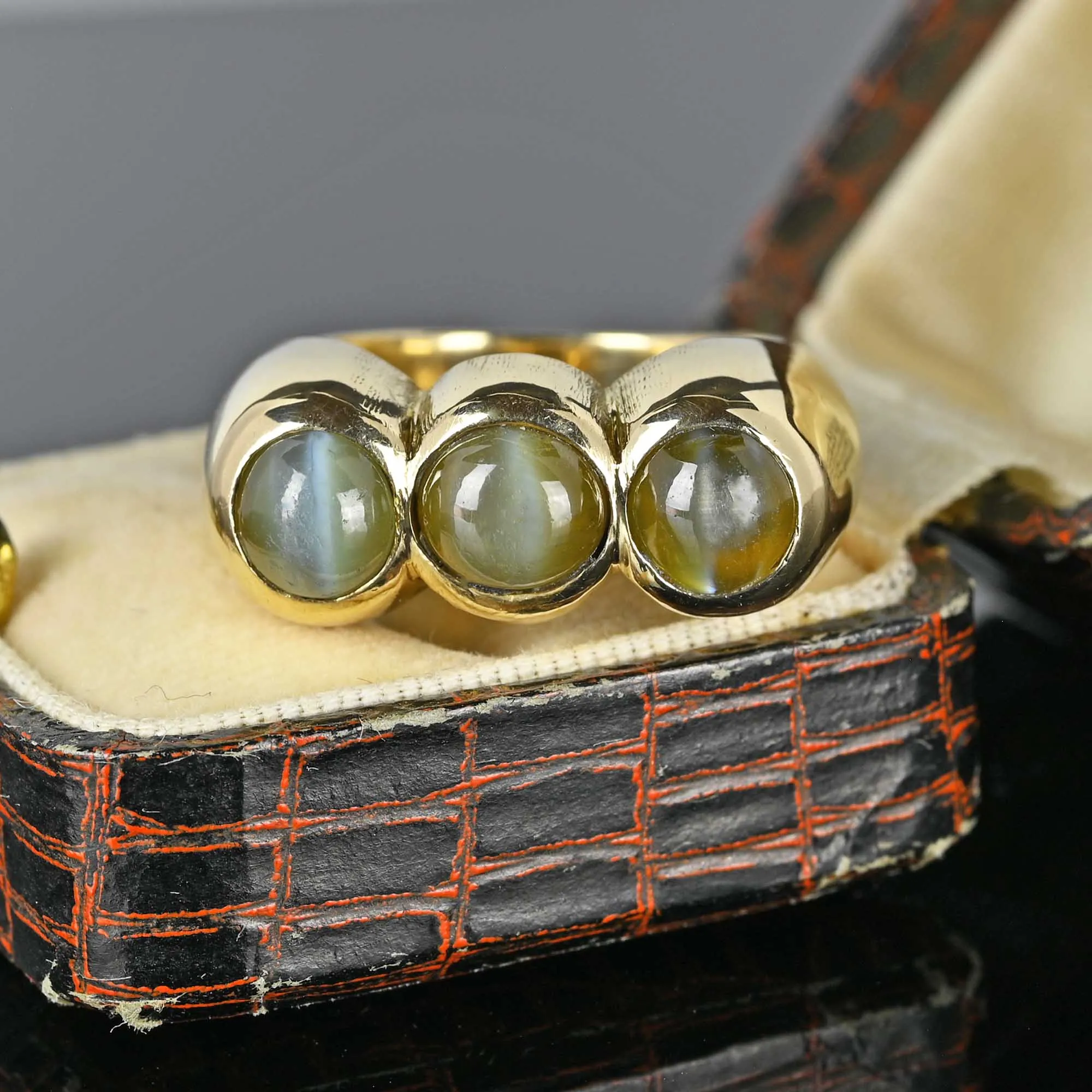 Modernist 14K Gold Cat's Eye Chrysoberyl Ring, 18 Grams