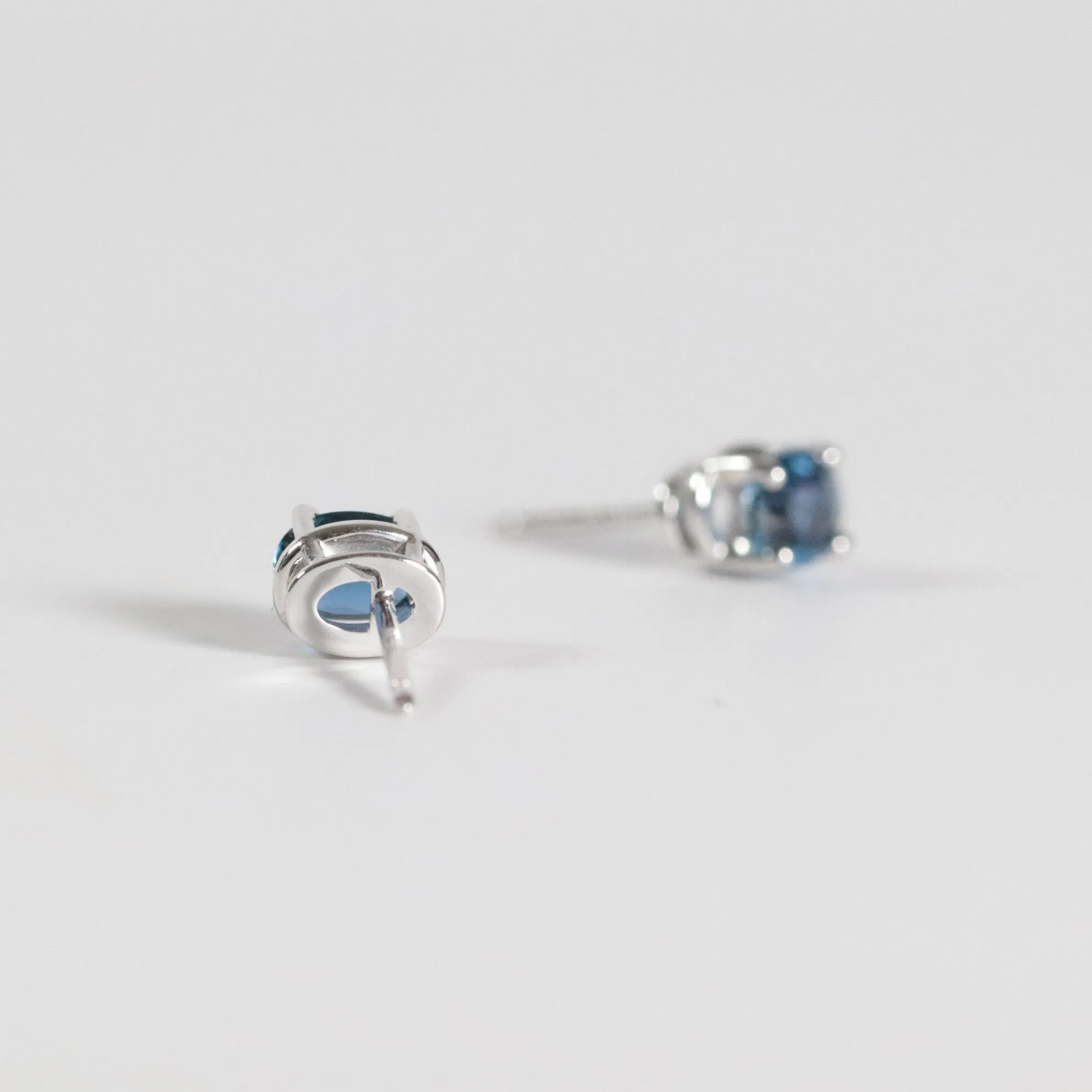 Oval Yogo Sapphire Studs