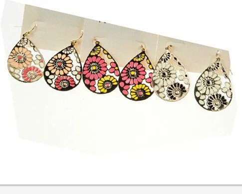 Randomly Color Send European Style Colorful Painting Hollow Flowers Fashion Drop Earrings