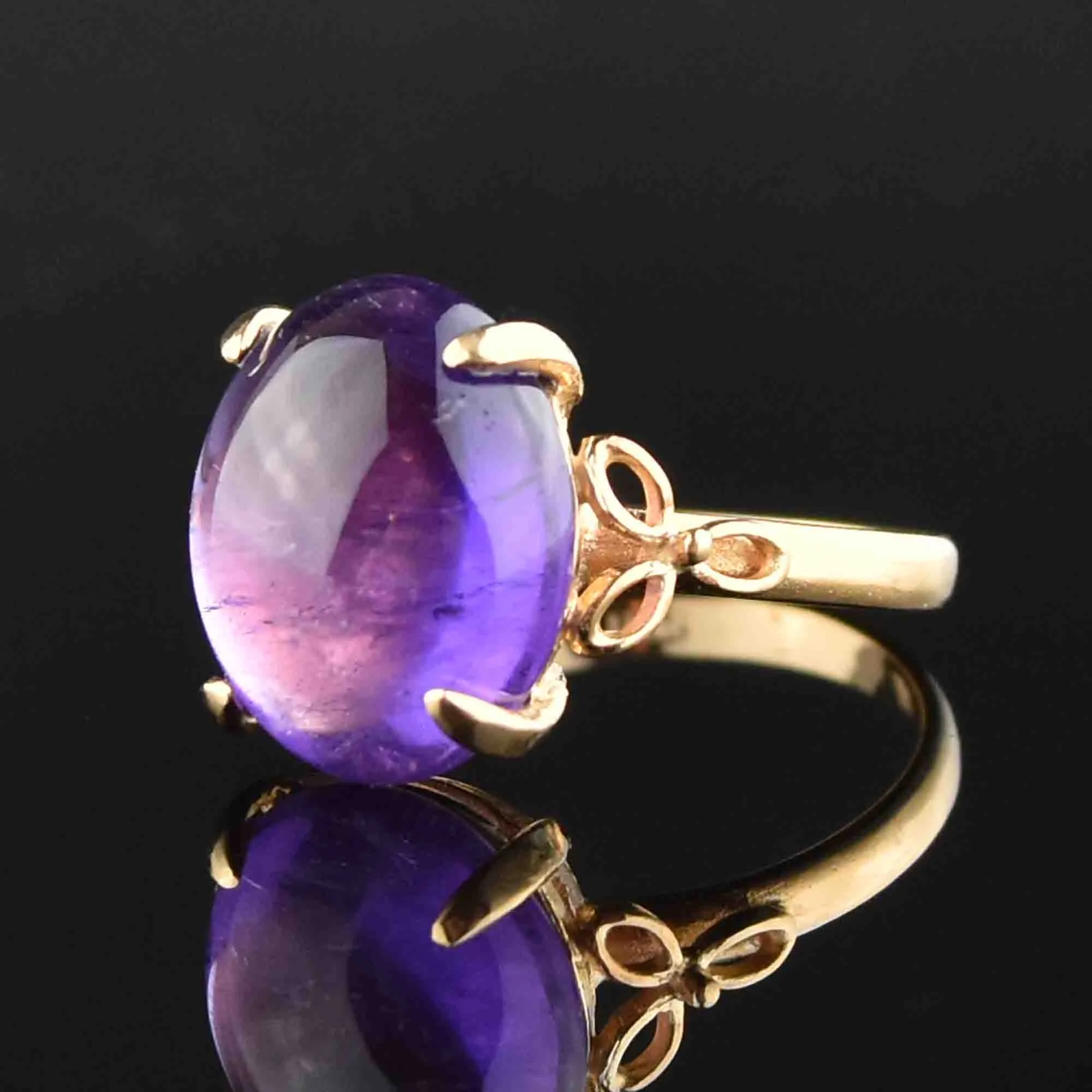 Vintage Amethyst Cabochon 14K Gold Ring