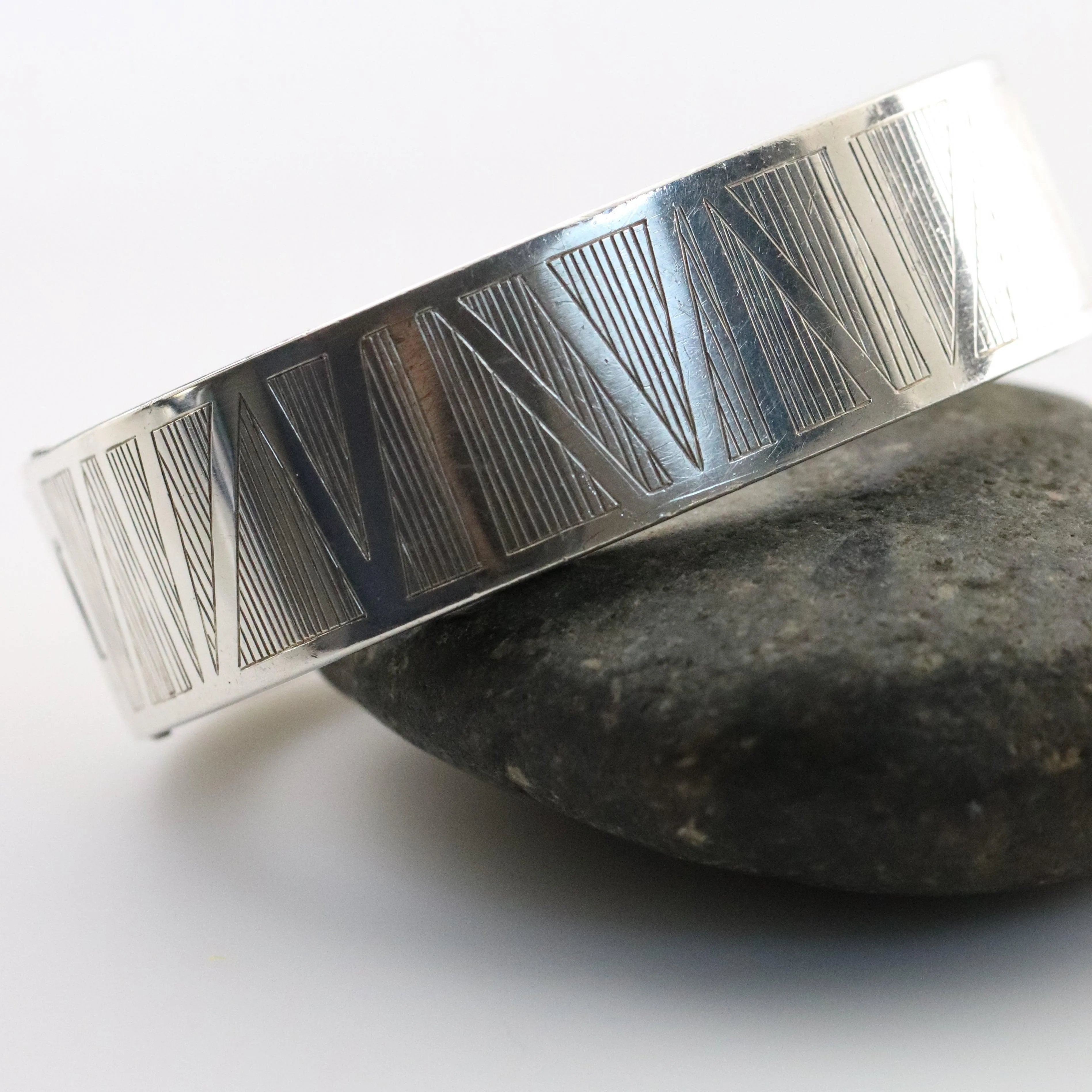 Vintage Modernist Silver Jewelry | Aquamarine Etched Modernist Hinged Bracelet