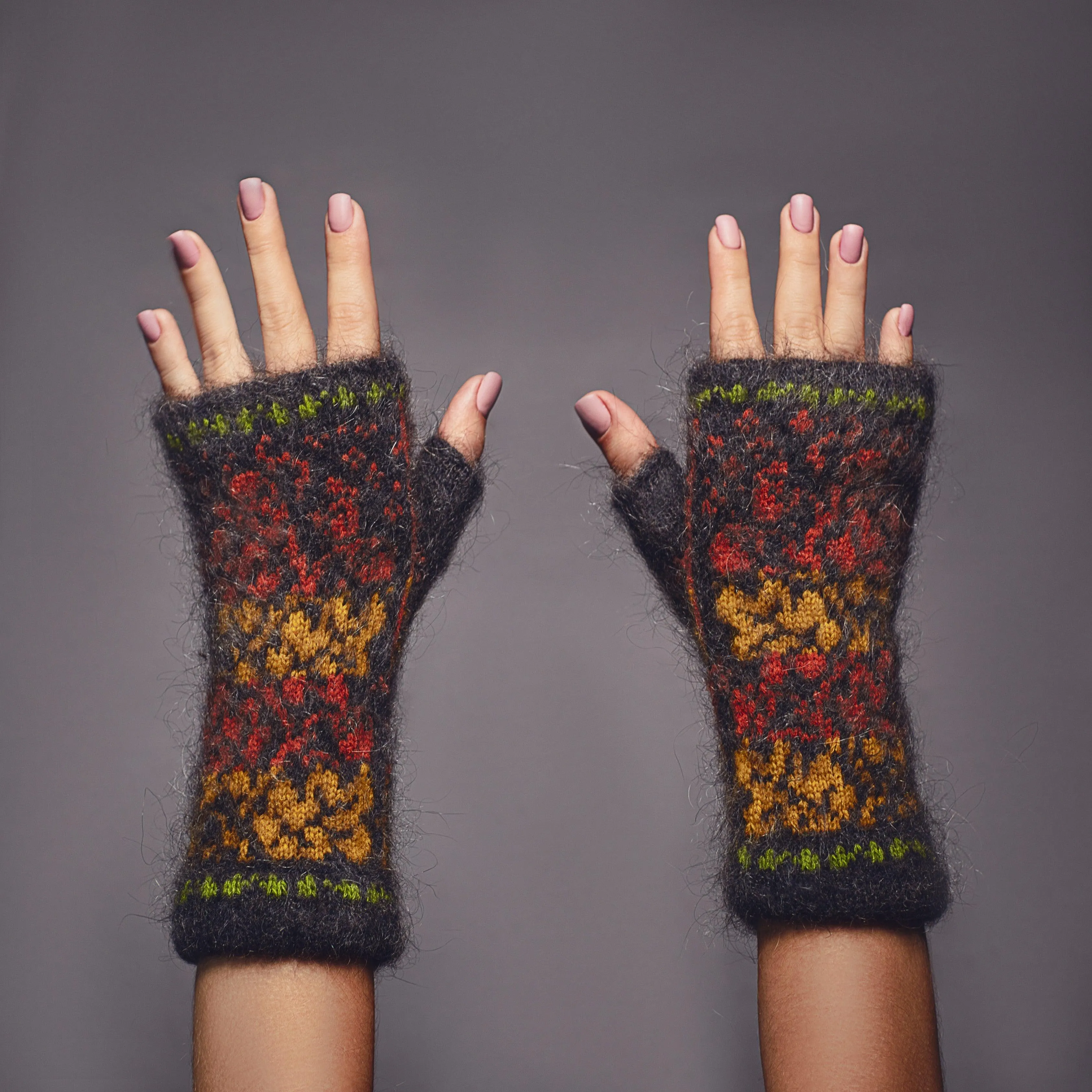 Women's Autumn Acorns Goat Wool Fingerless Gloves