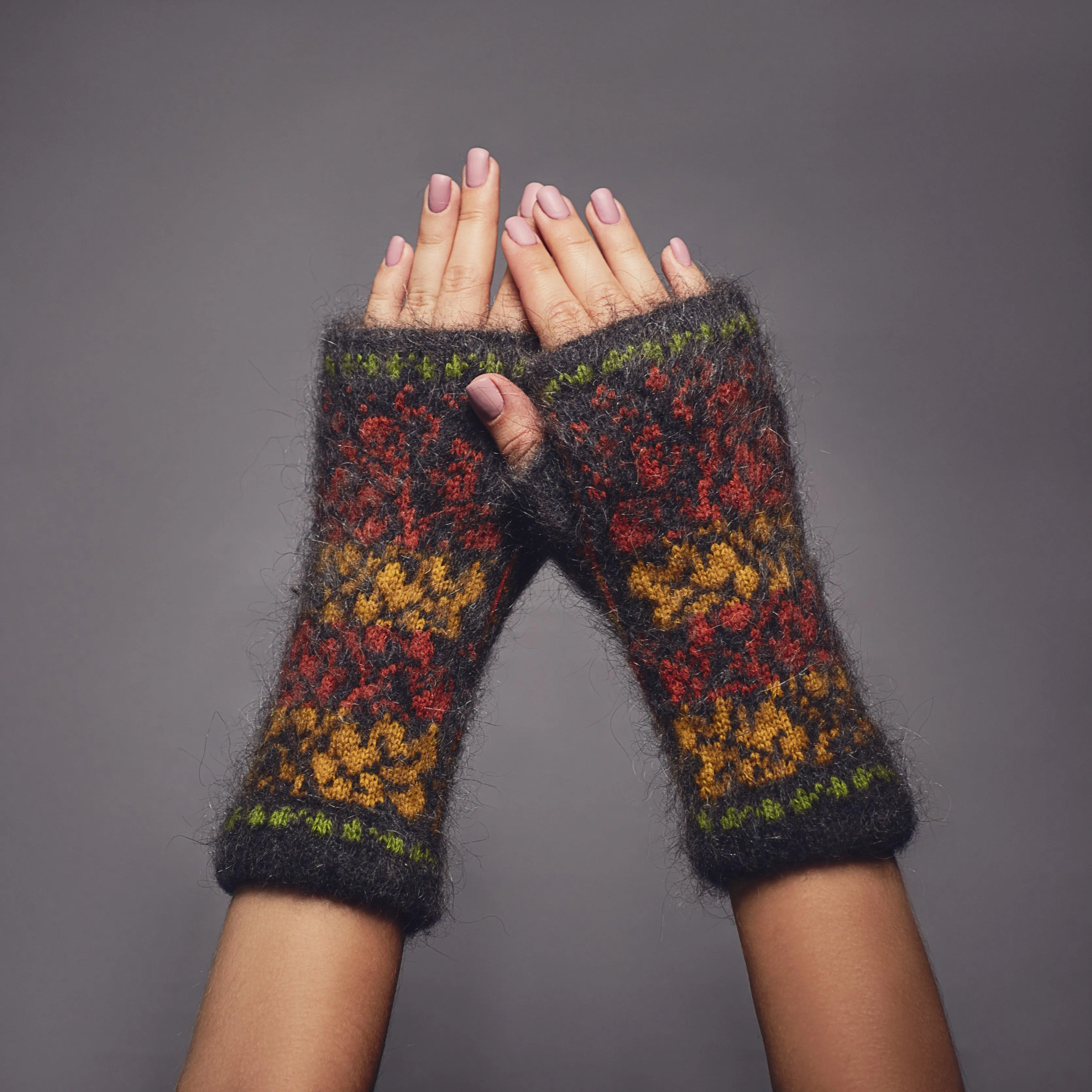 Women's Autumn Acorns Goat Wool Fingerless Gloves